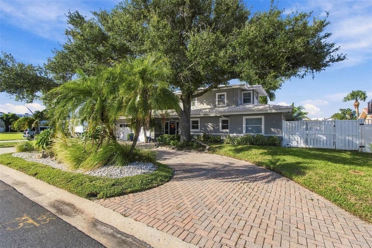 5411 Aloha Dr - Photo 3 of 50