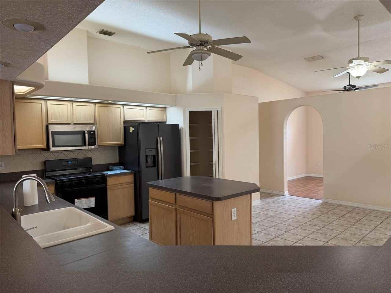 9912 Kingshyre Way - Photo 3 of 13