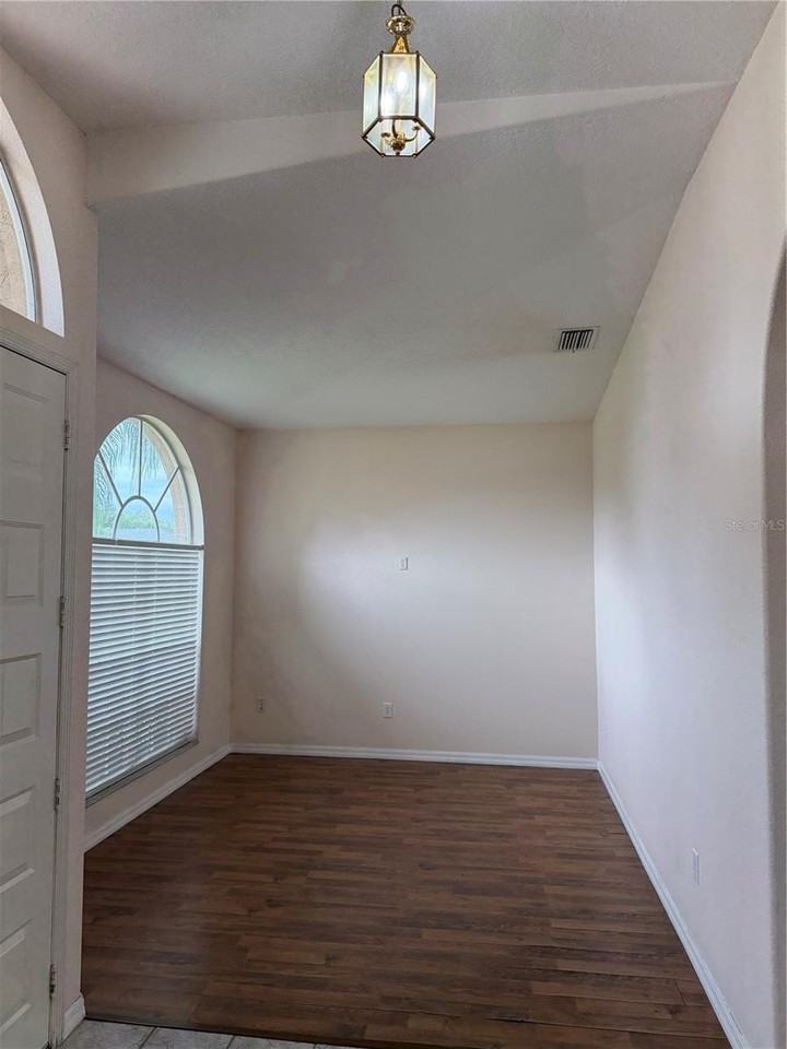 9912 Kingshyre Way - Photo 7 of 13