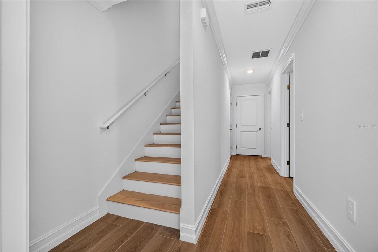 1445 W Chestnut St - Photo 2 of 32