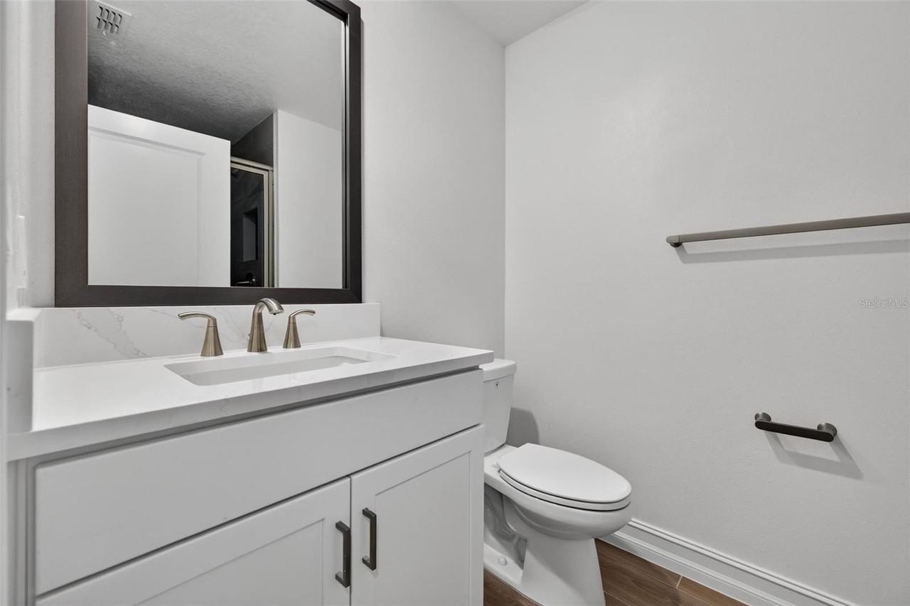 1445 W Chestnut St - Photo 4 of 32