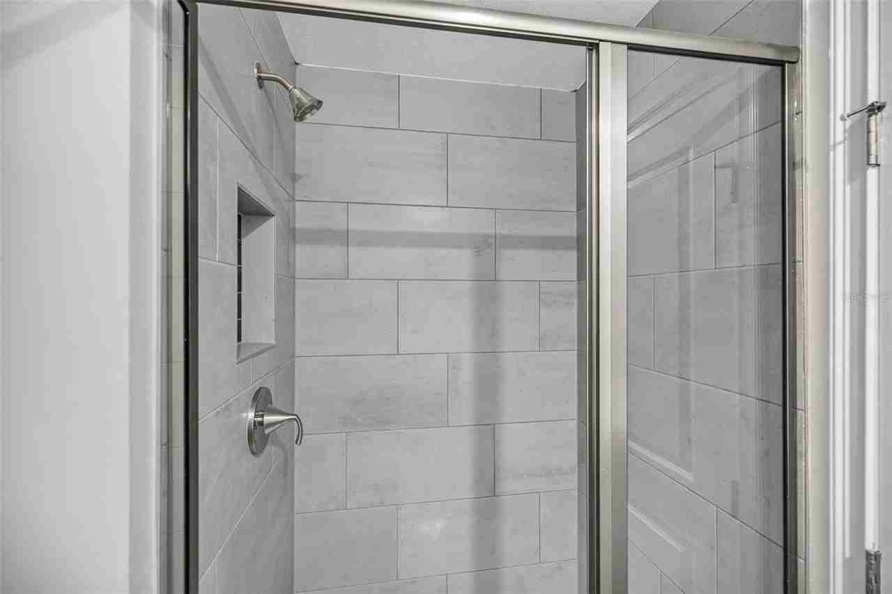 1445 W Chestnut St - Photo 5 of 32