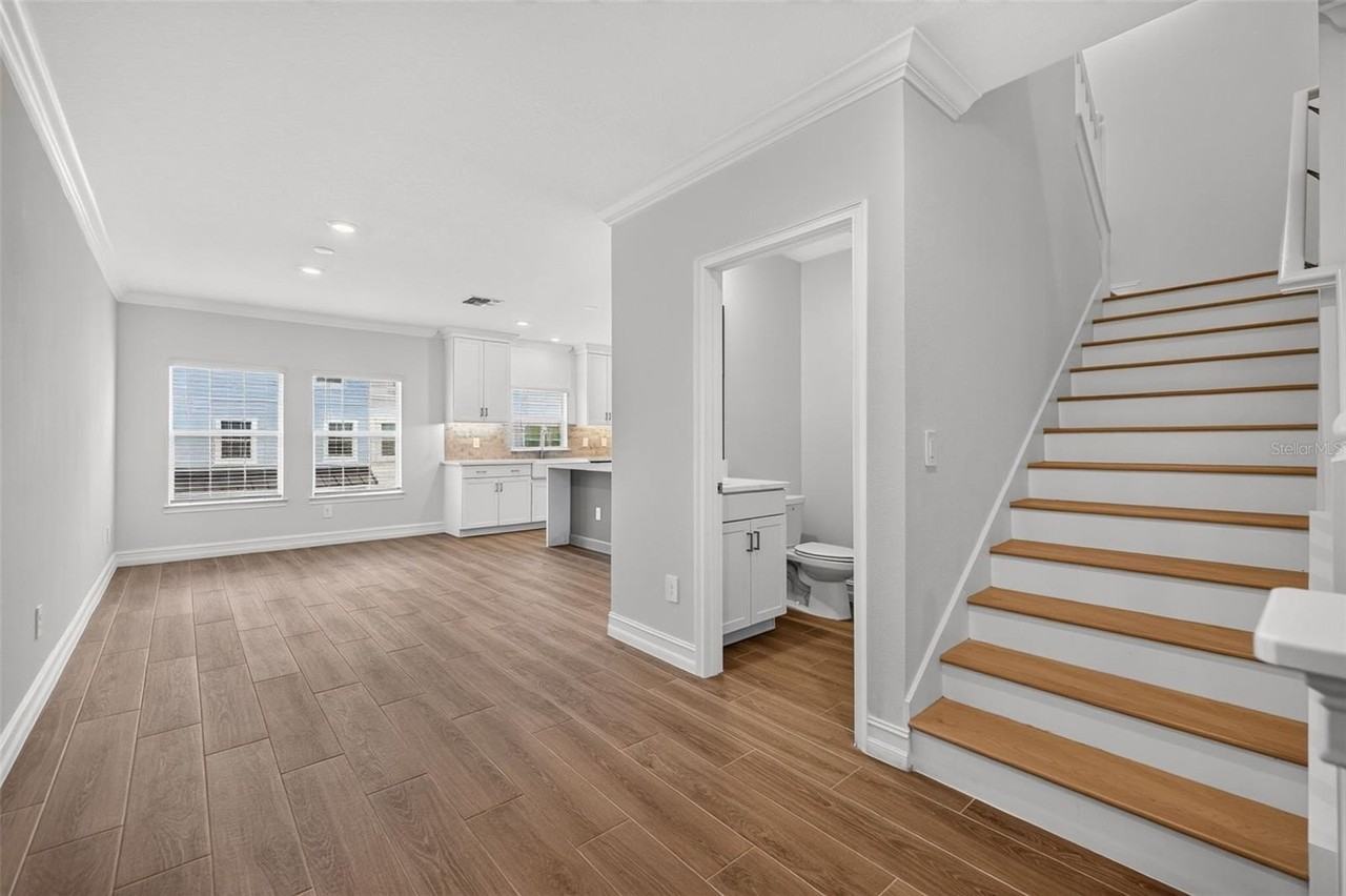 1445 W Chestnut St - Photo 6 of 32