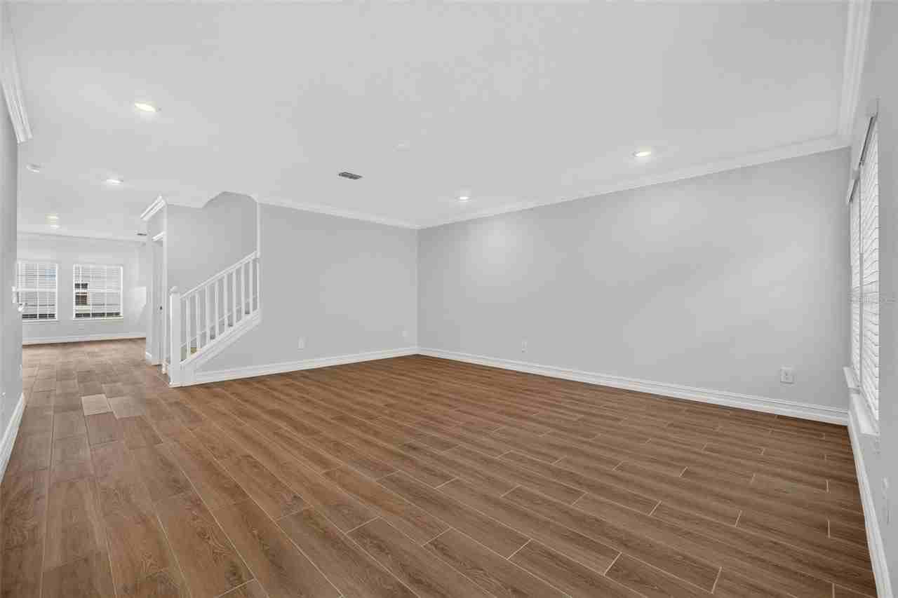 1445 W Chestnut St - Photo 7 of 32