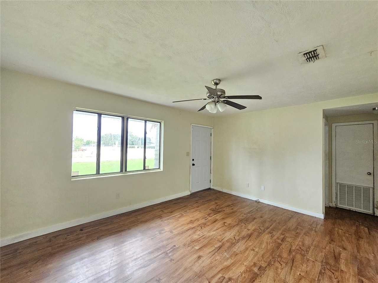 715 Longfellow Blvd - Photo 4 of 19