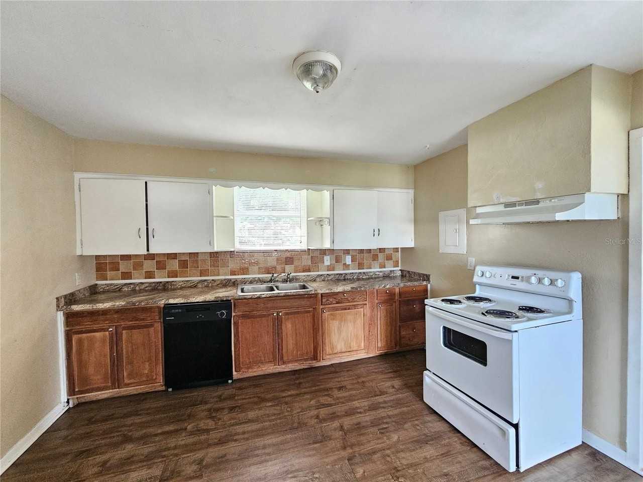 715 Longfellow Blvd - Photo 7 of 19