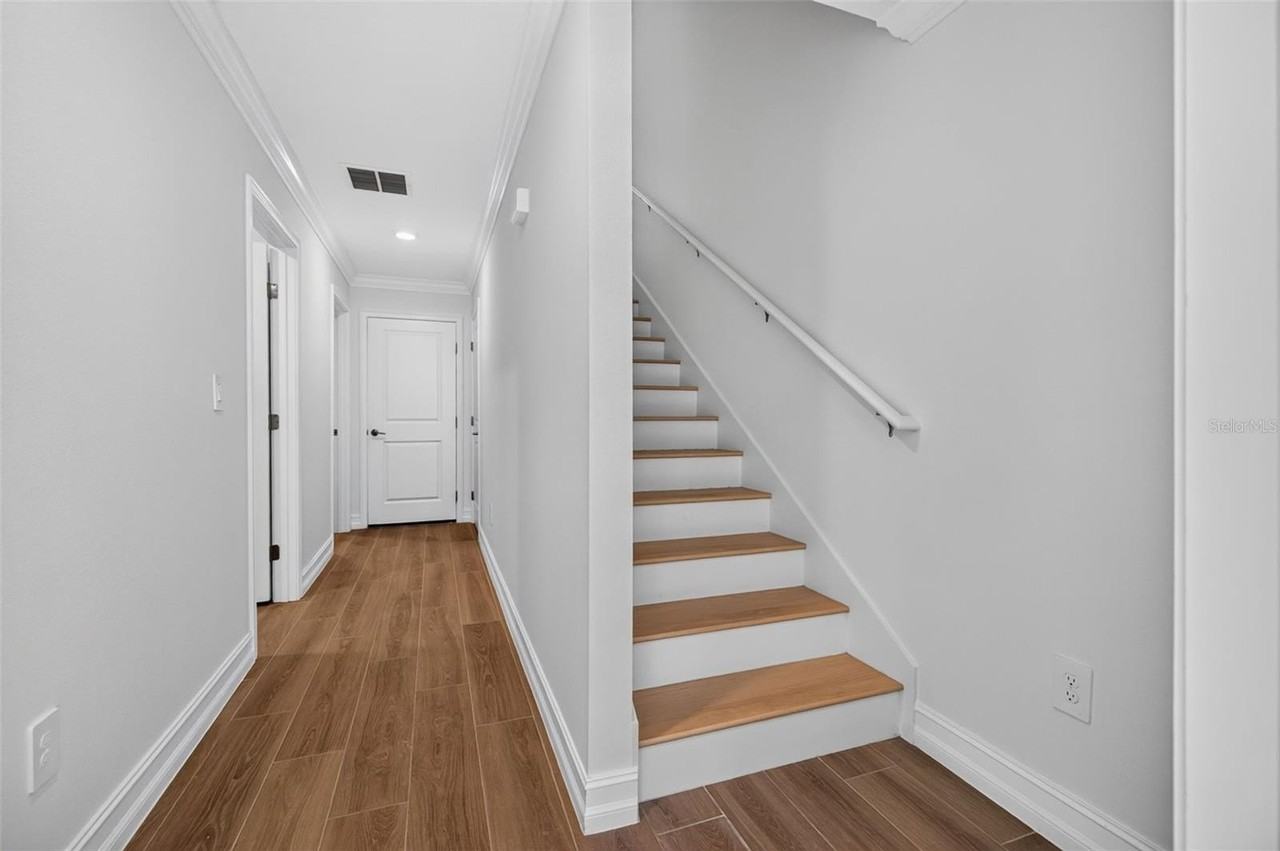 1439 W Chestnut St - Photo 2 of 31