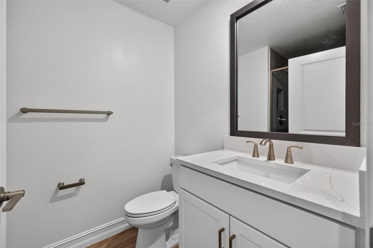 1439 W Chestnut St - Photo 4 of 31