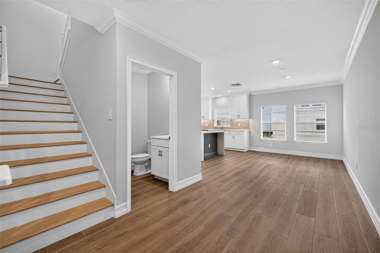 1439 W Chestnut St - Photo 6 of 31