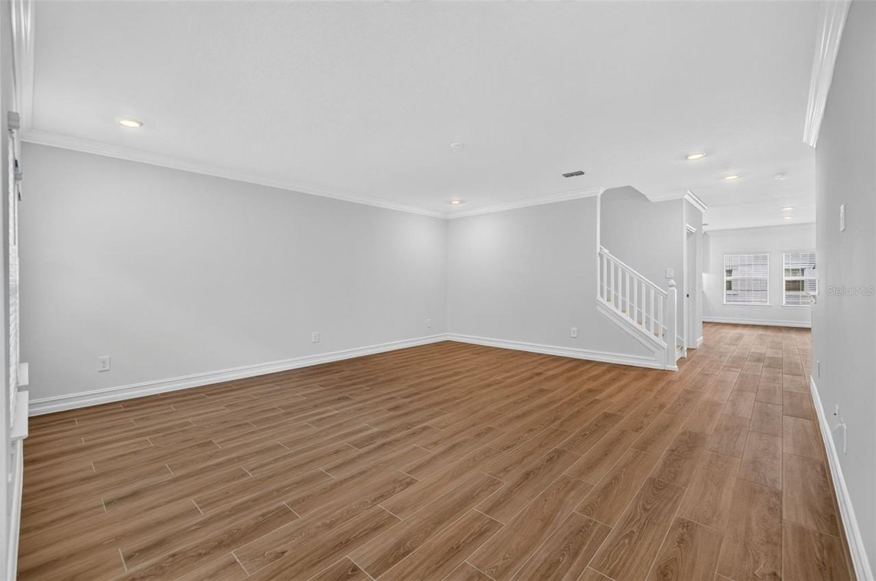 1439 W Chestnut St - Photo 7 of 31