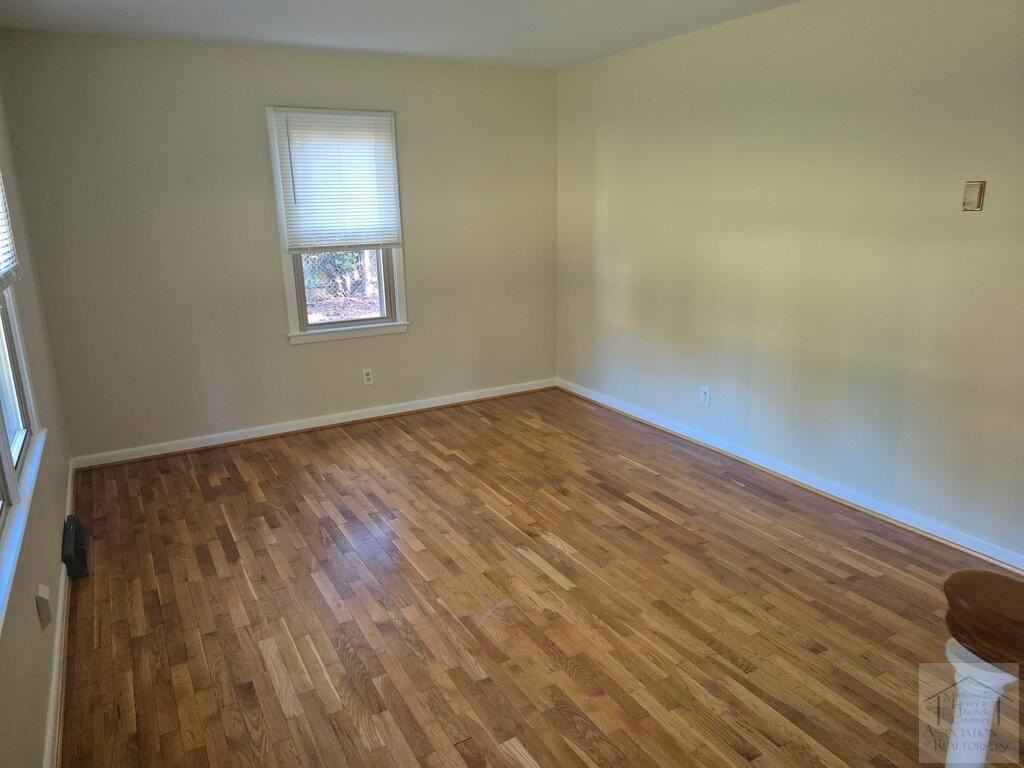 291 Meadowbrook Ln - Photo 7 of 10