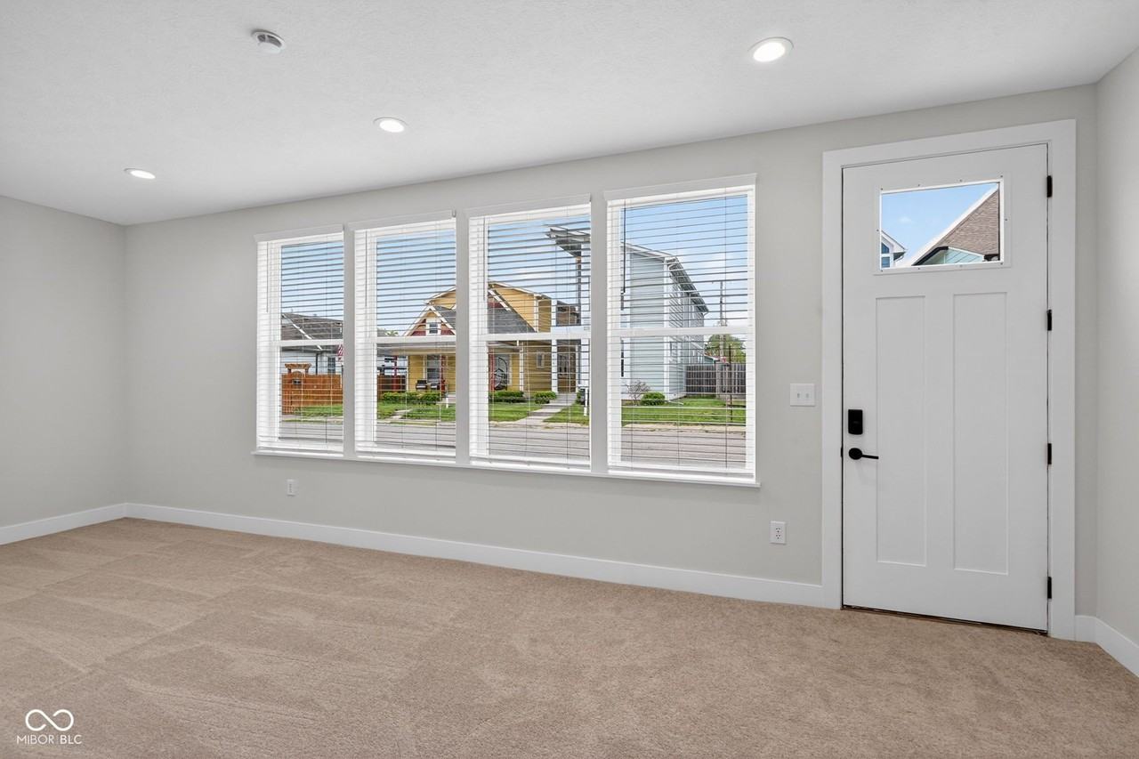 1651 Lexington Ave - Photo 3 of 34