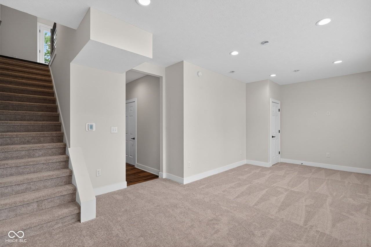 1651 Lexington Ave - Photo 4 of 34
