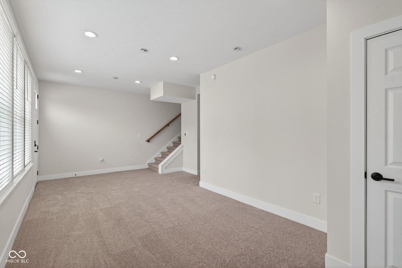 1651 Lexington Ave - Photo 6 of 34