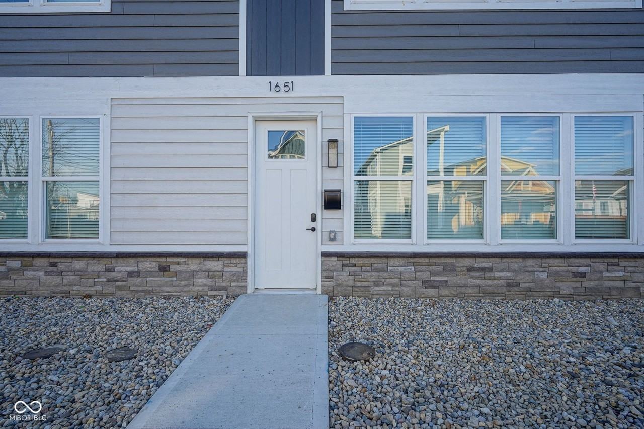 1653 Lexington Ave - Photo 3 of 50