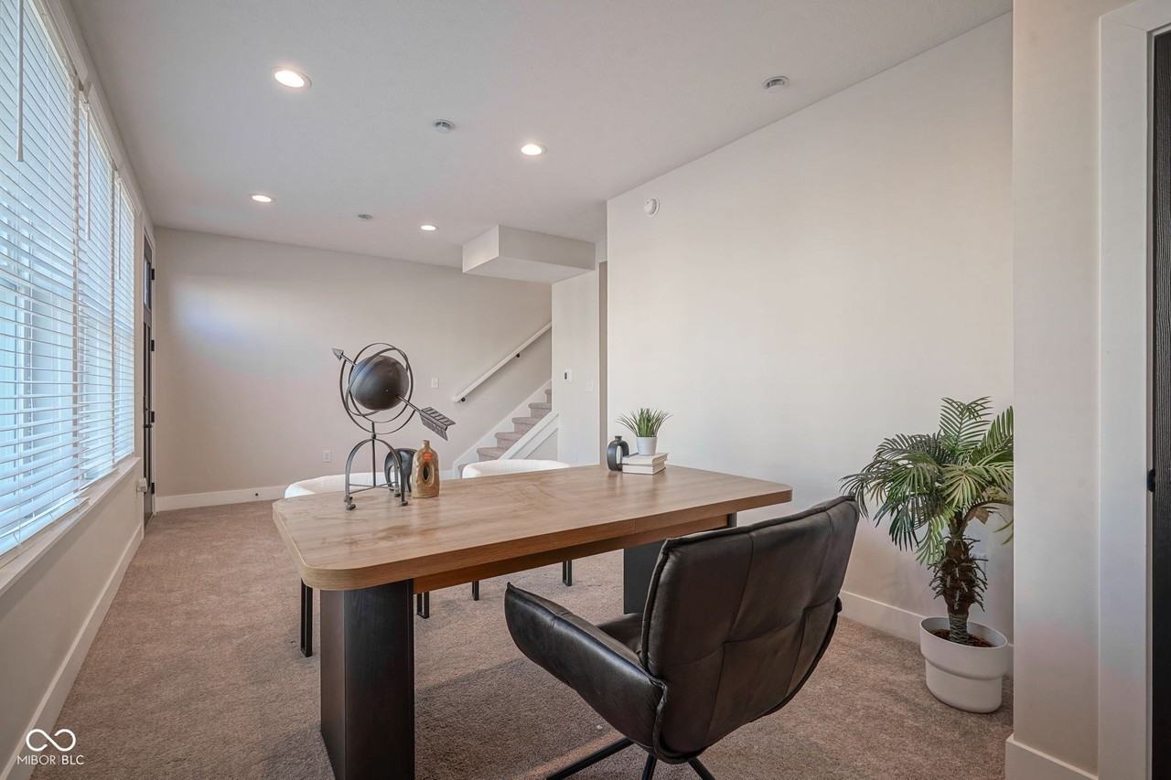 1653 Lexington Ave - Photo 7 of 50