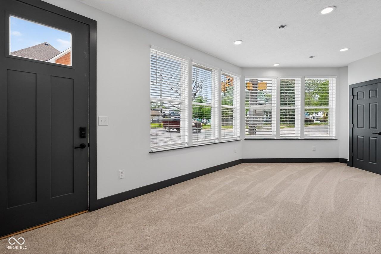 1655 Lexington Ave - Photo 3 of 34