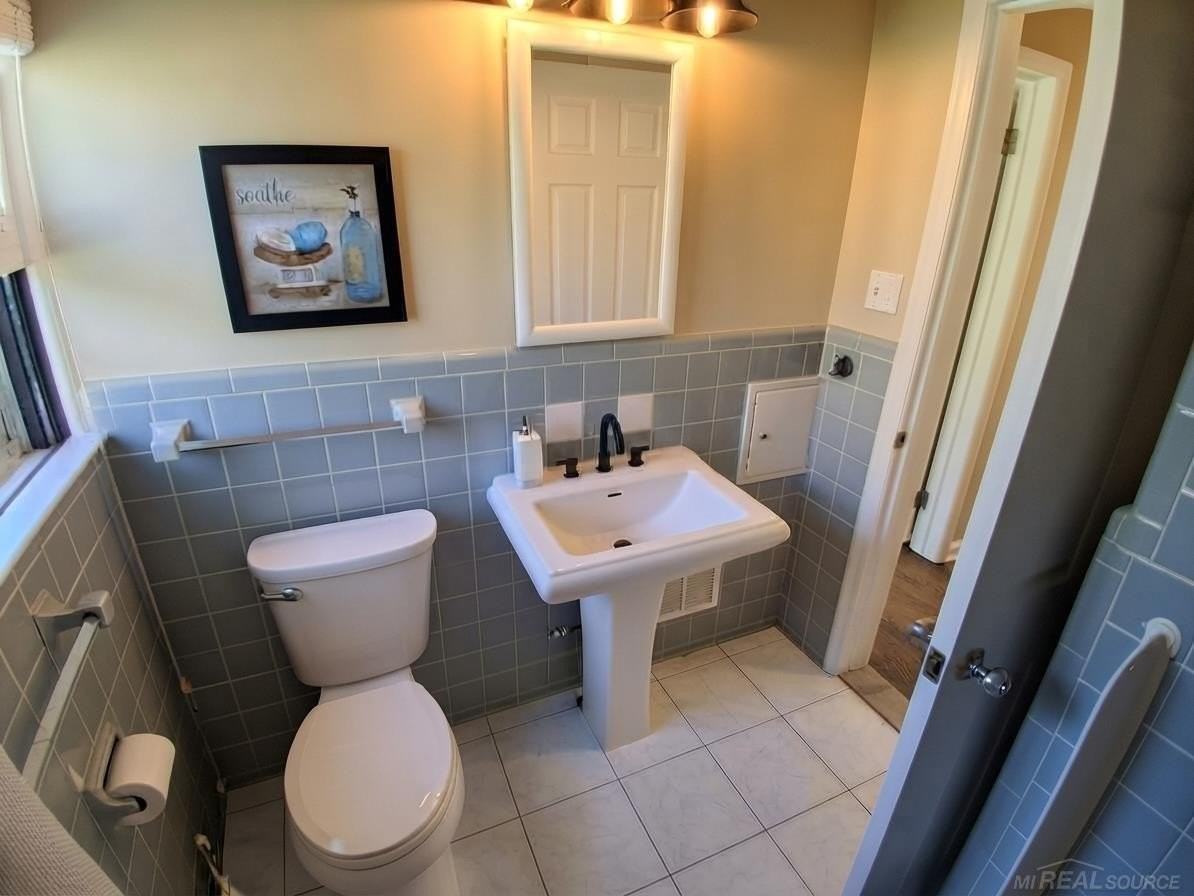 2412 Manchester Rd - Photo 6 of 13