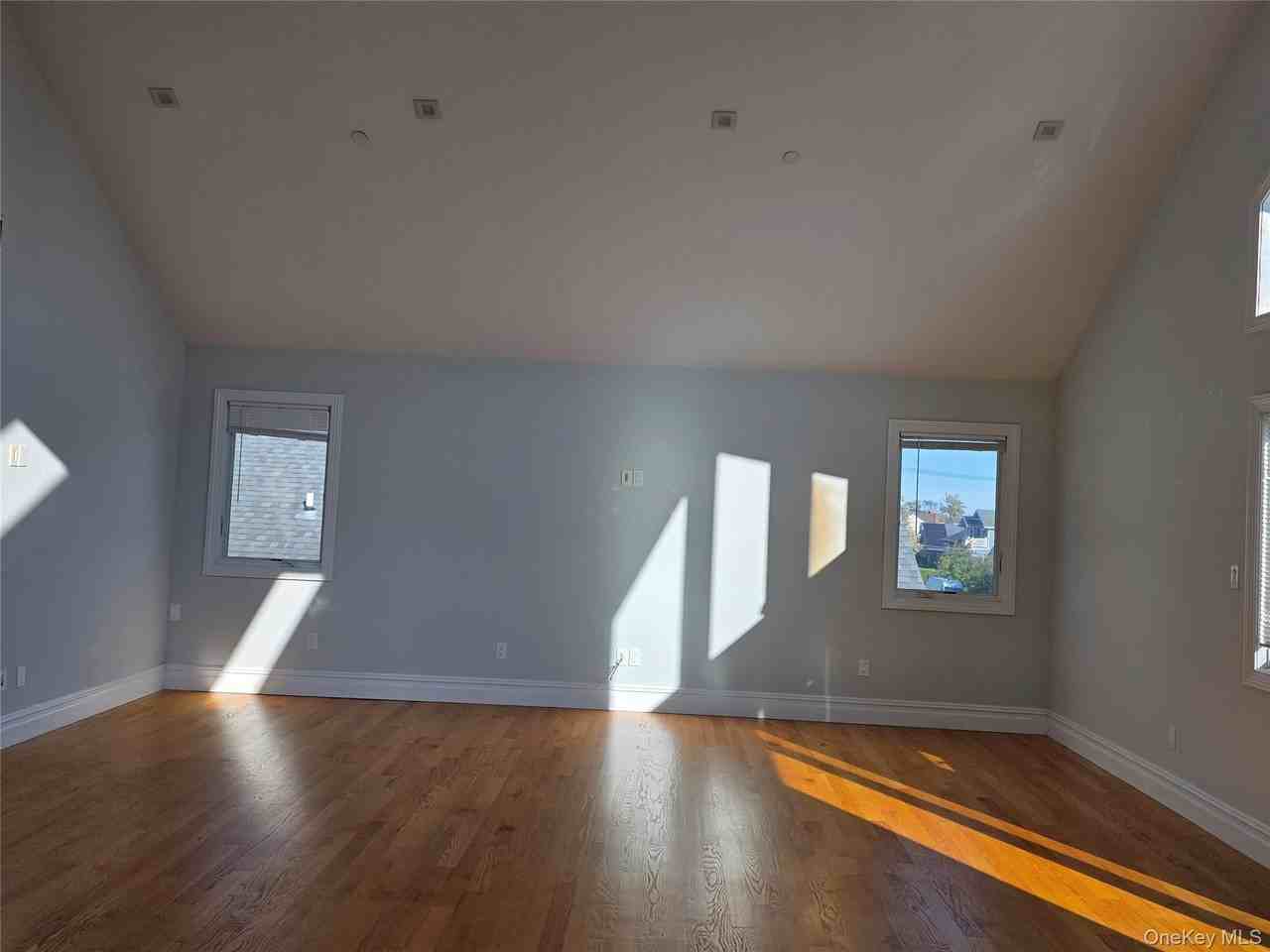 355 E Market St - Photo 4 of 14