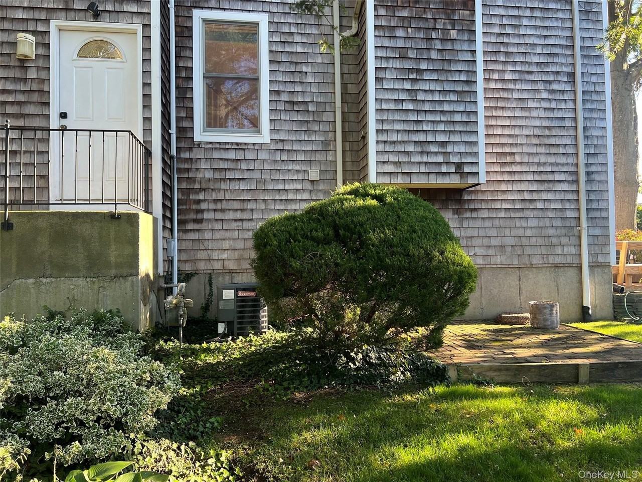 59 Sintsink Dr W #B - Photo 3 of 10