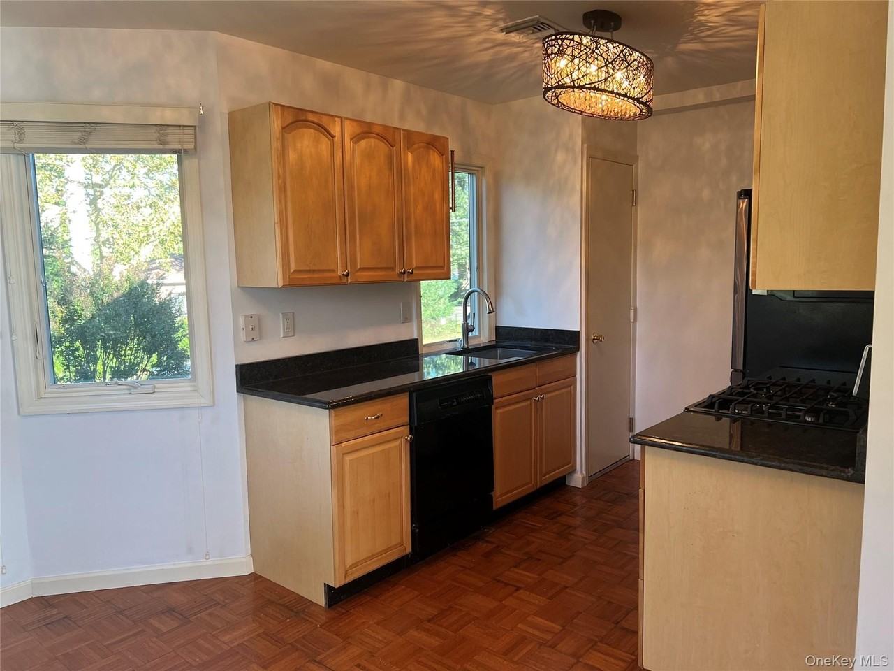 59 Sintsink Dr W #B - Photo 2 of 10