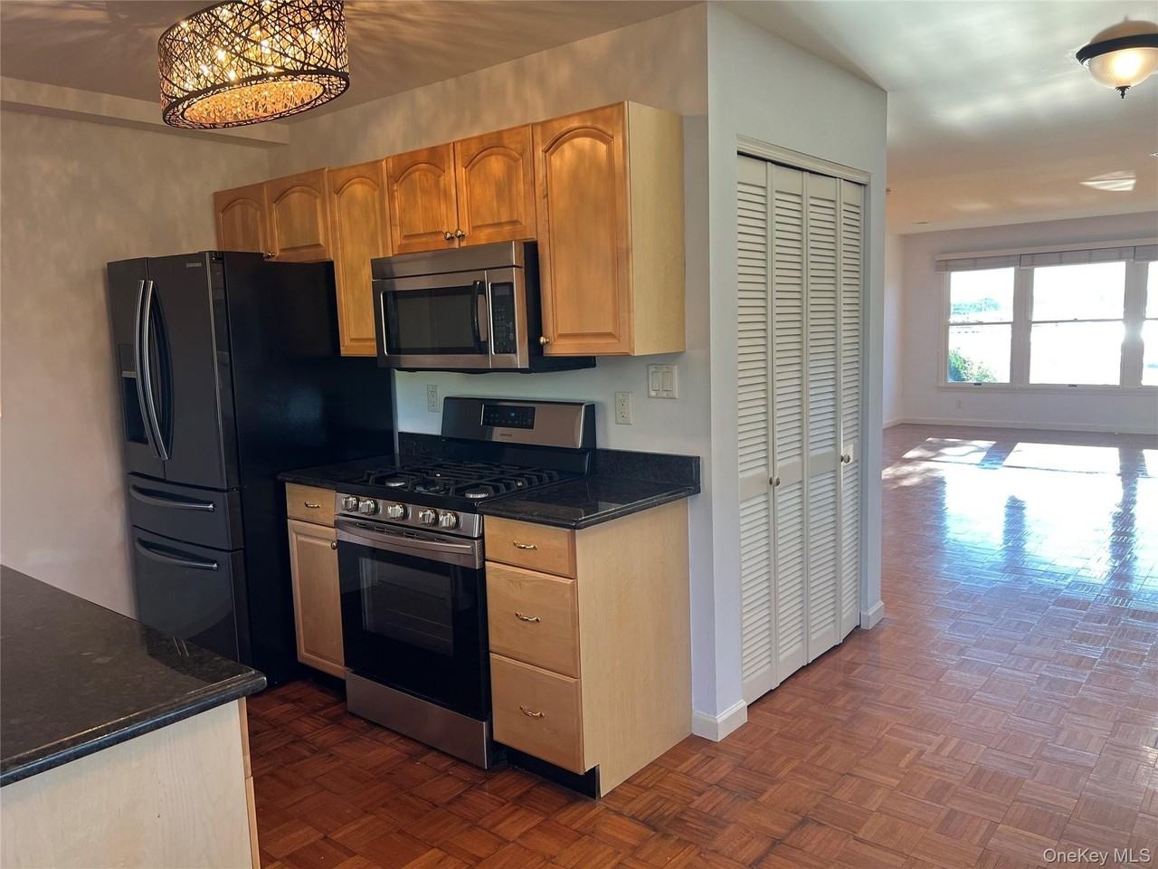 59 Sintsink Dr W #B - Photo 4 of 10