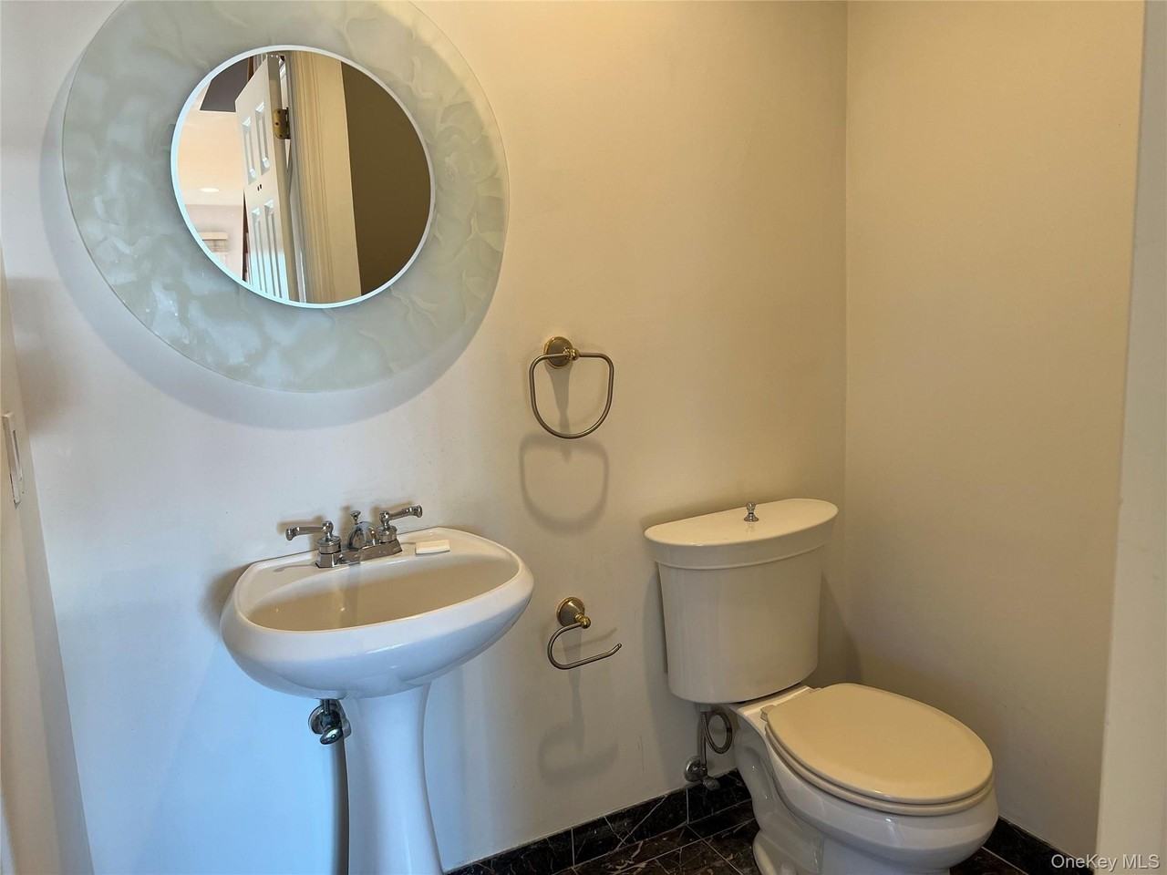 59 Sintsink Dr W #B - Photo 7 of 10