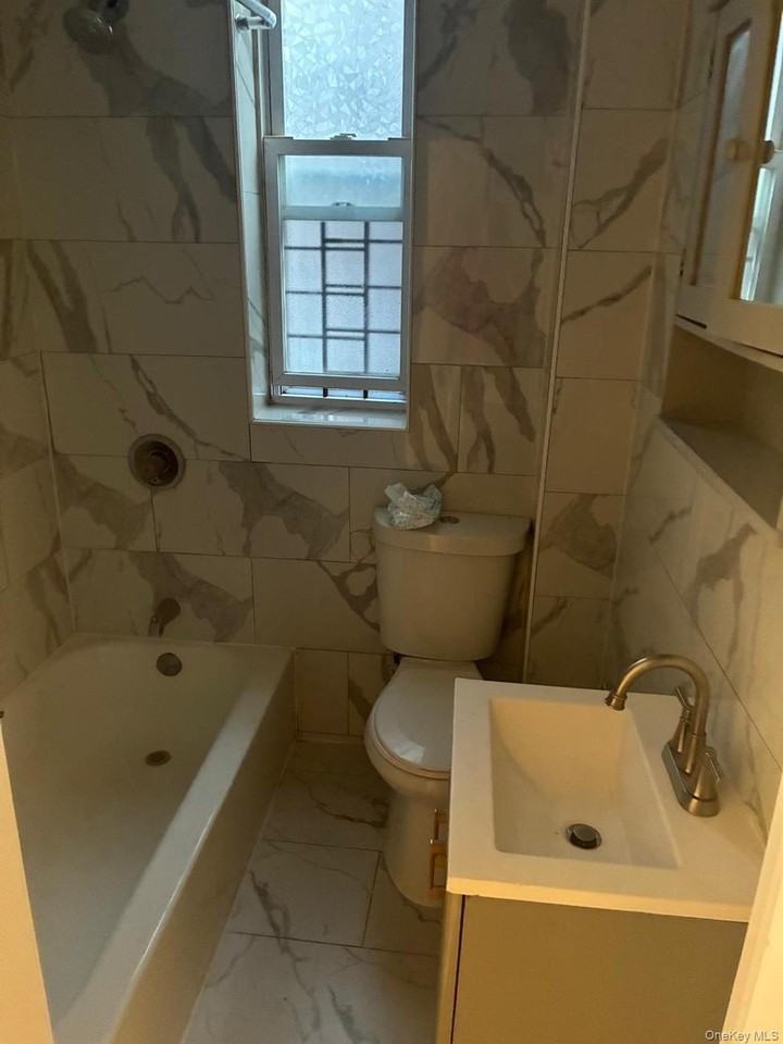 1029 College Ave - Photo 5 of 6