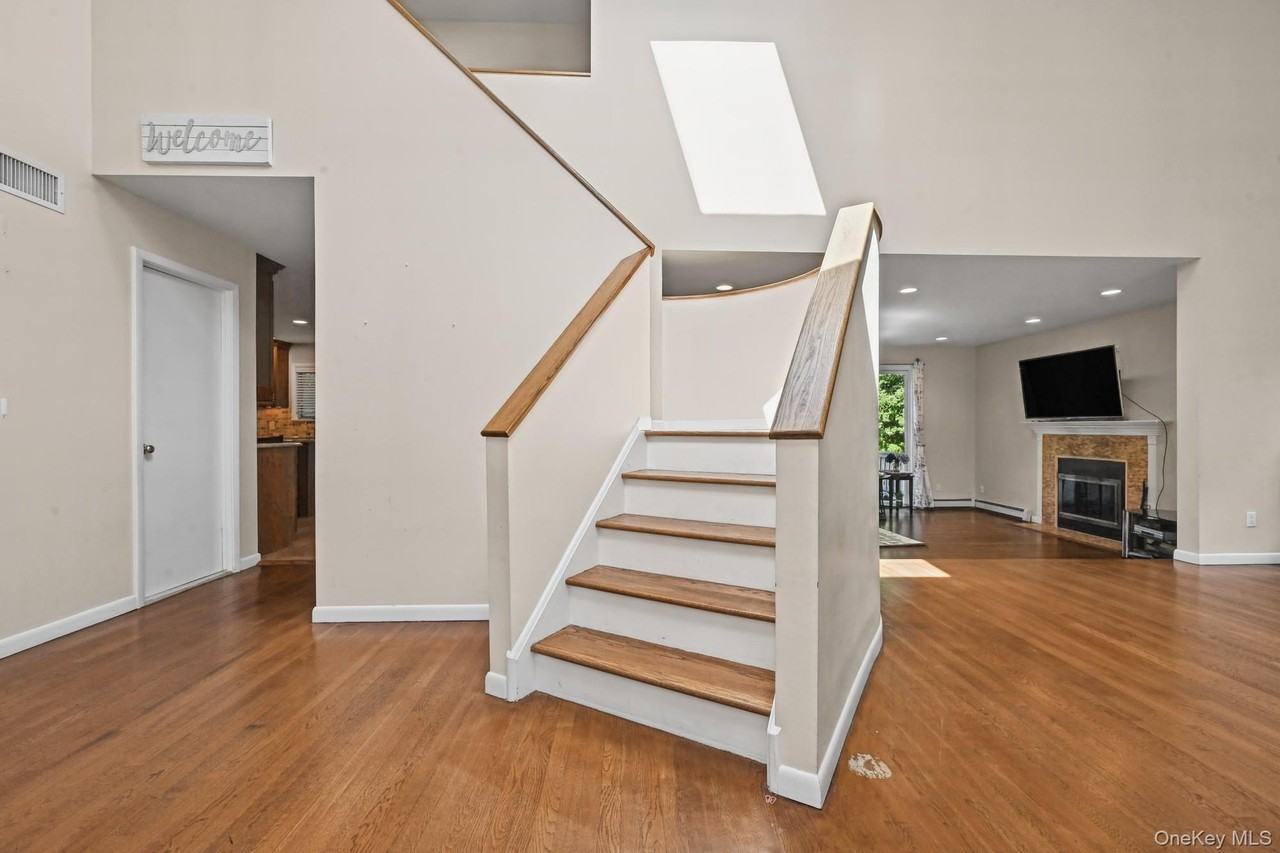 9 Ellen Ct - Photo 4 of 29