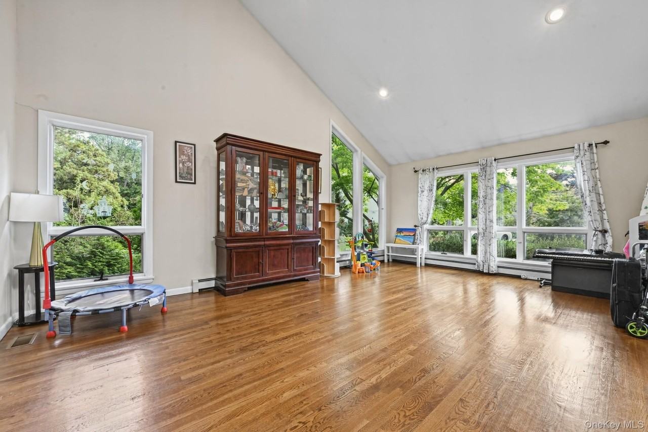 9 Ellen Ct - Photo 5 of 29