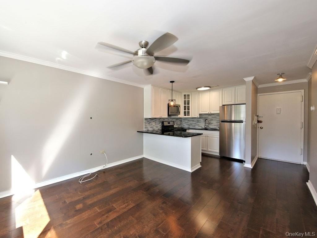 828 Pelhamdale Ave #2B - Photo 2 of 6