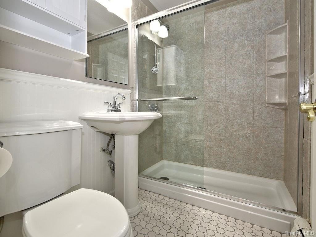 828 Pelhamdale Ave #2B - Photo 4 of 6