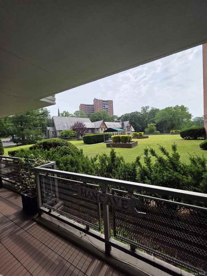 4901 Henry Hudson Pkwy #1H - Photo 3 of 12