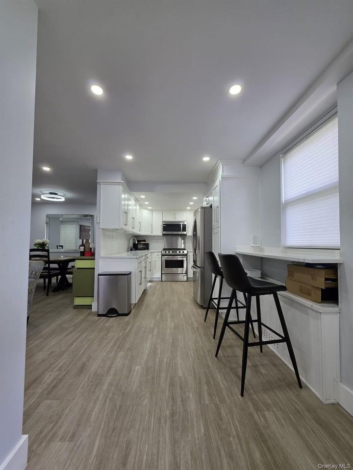 4901 Henry Hudson Pkwy #1H - Photo 4 of 12