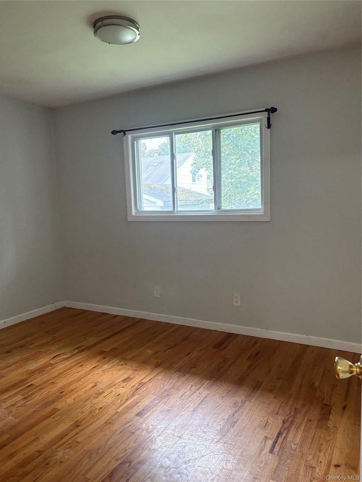290 Leaf Ave - Photo 4 of 13
