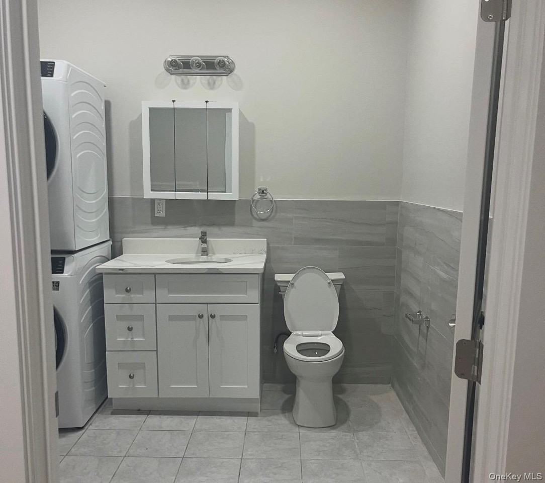 111 Roosevelt Ave #C - Photo 6 of 8