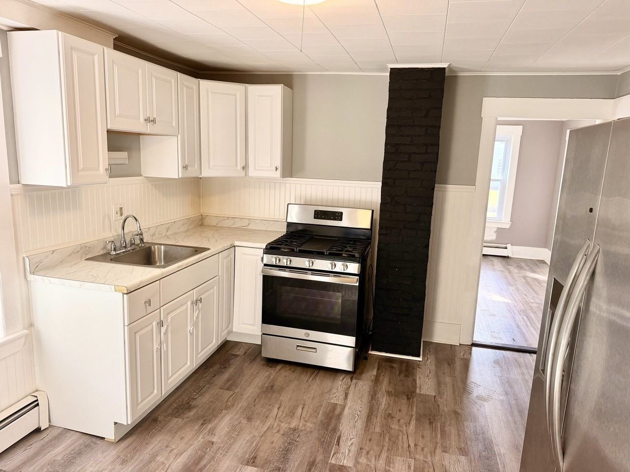 39 Laurel St #1 - Photo 3 of 10