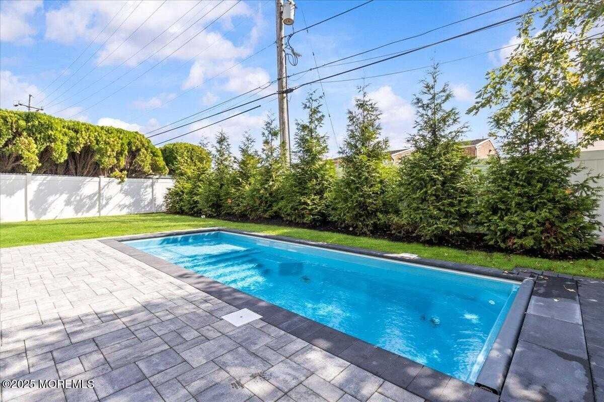 1608 East St - Photo 5 of 50