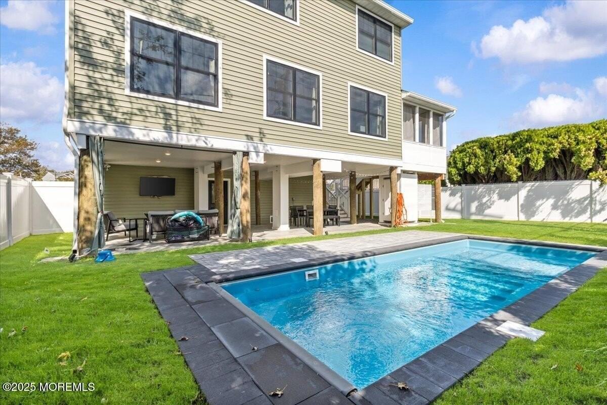 1608 East St - Photo 6 of 50