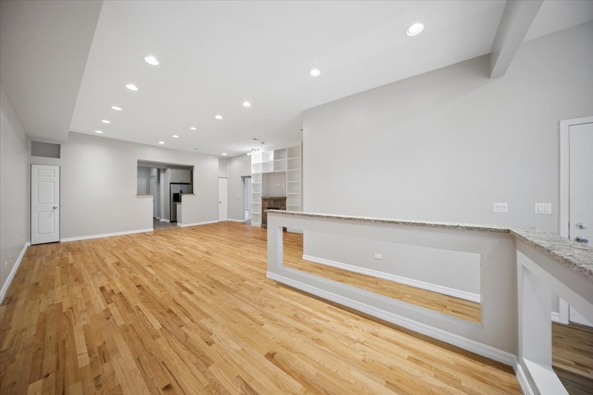 2912 W Warren Blvd #1 - Photo 4 of 31
