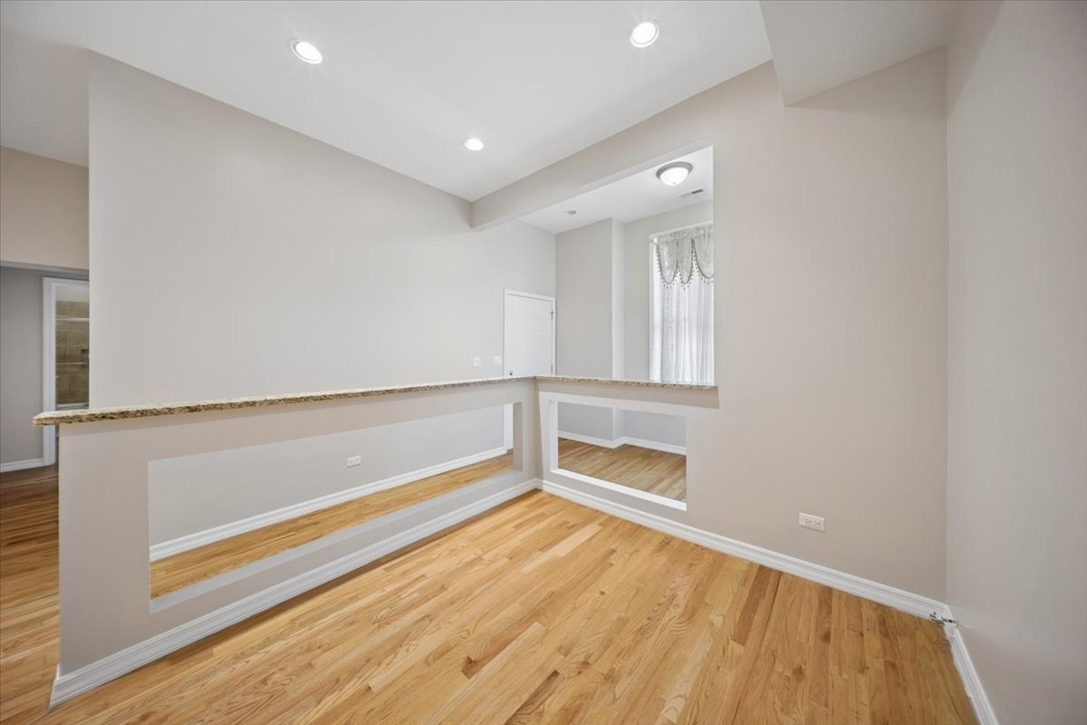 2912 W Warren Blvd #1 - Photo 5 of 31