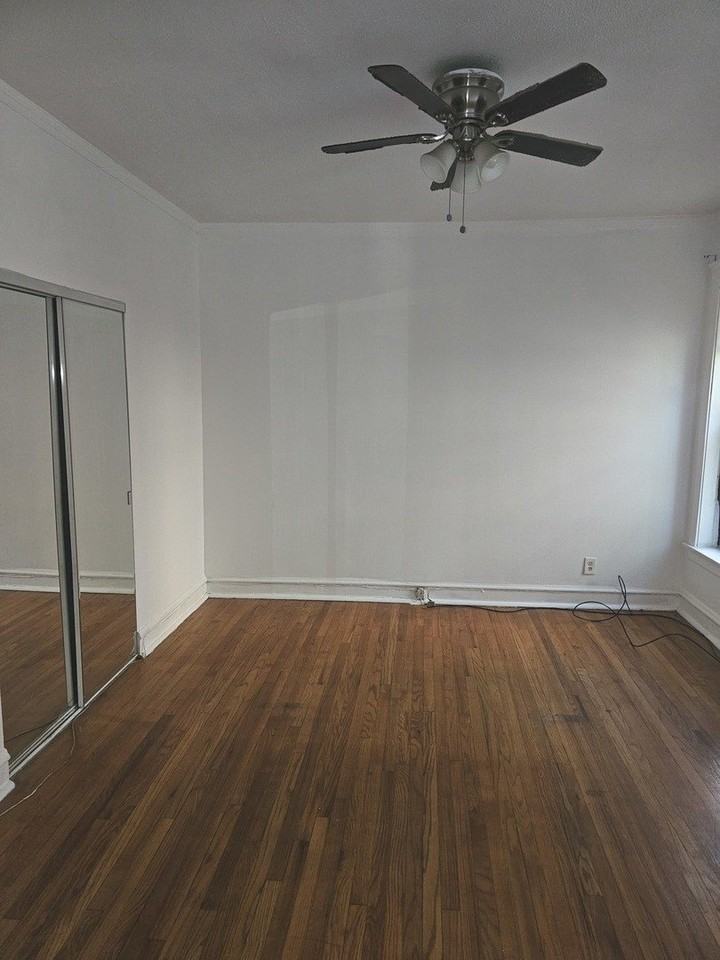 7014 S Crandon Ave #1 - Photo 4 of 12
