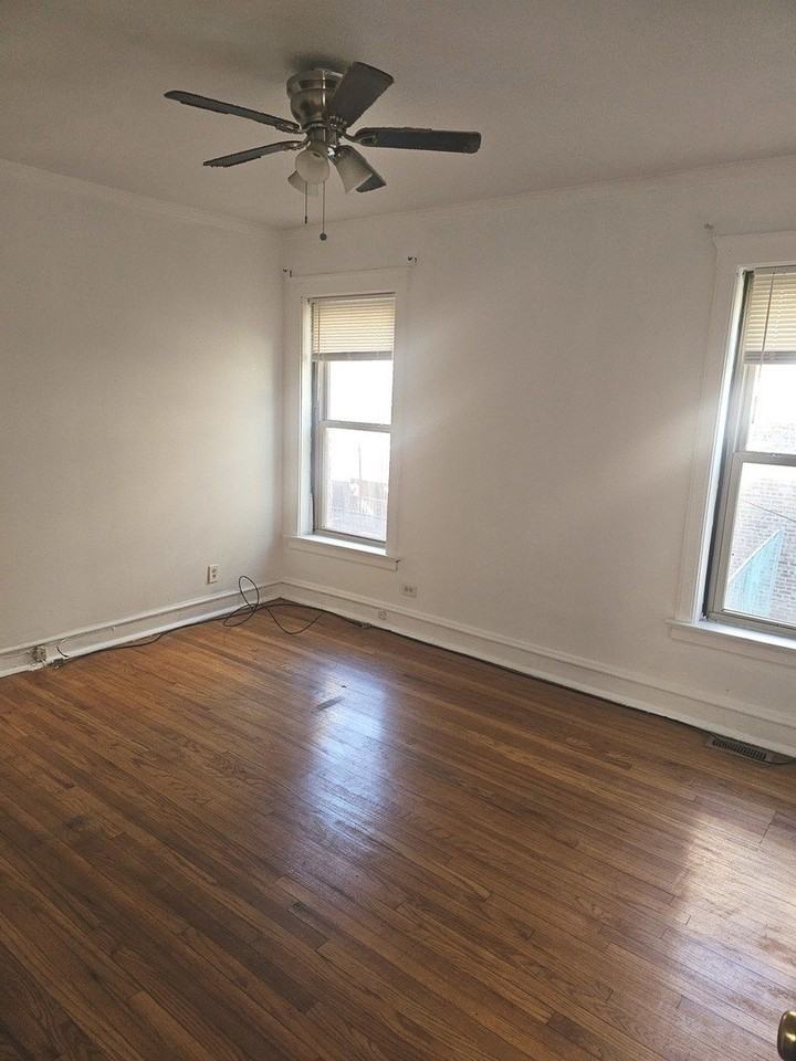 7014 S Crandon Ave #1 - Photo 5 of 12