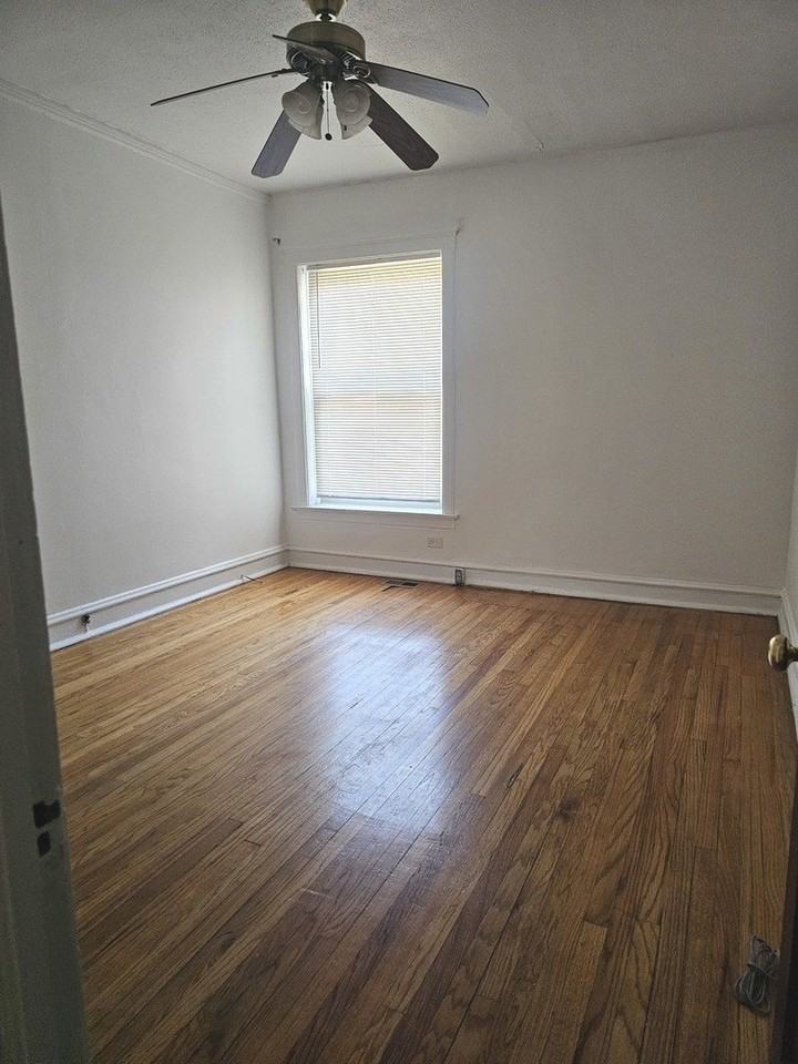 7014 S Crandon Ave #1 - Photo 6 of 12