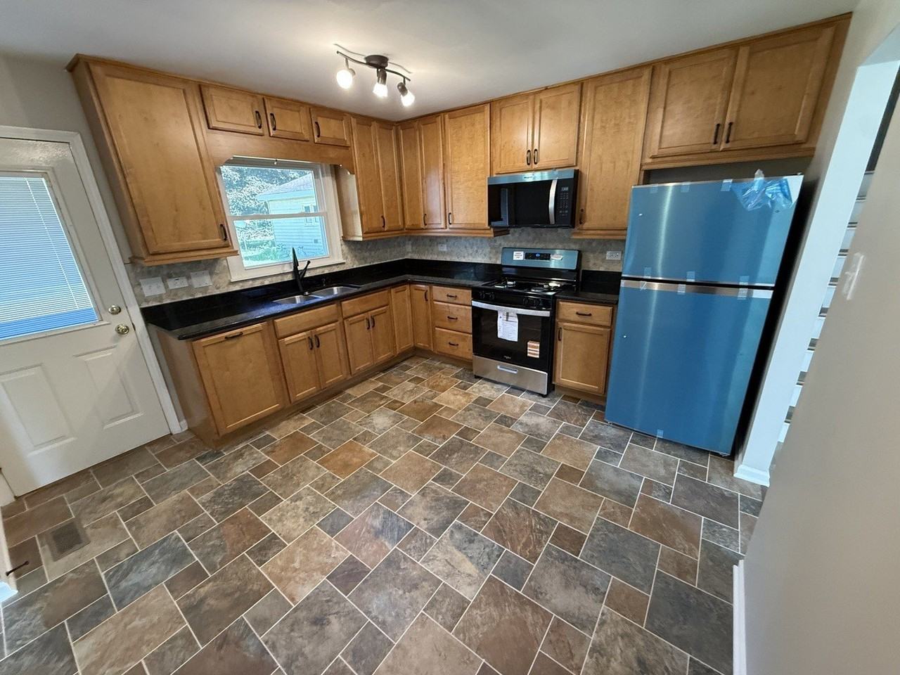 4022 Richmond Ct - Photo 5 of 18
