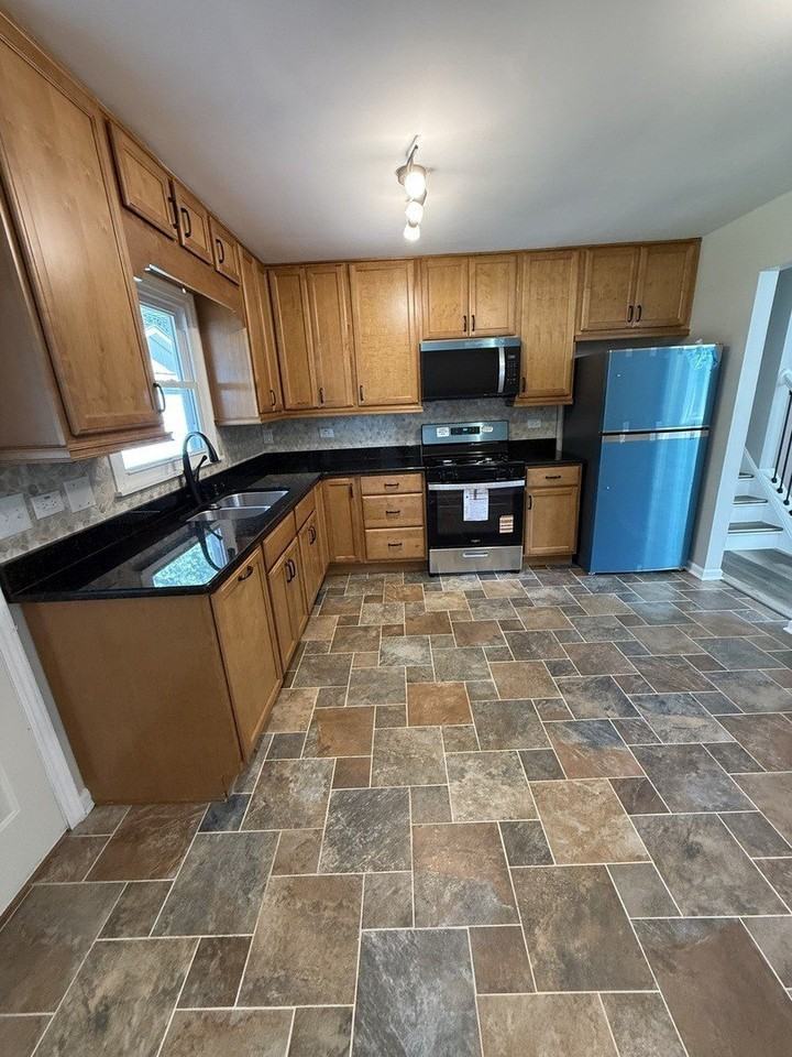 4022 Richmond Ct - Photo 6 of 18