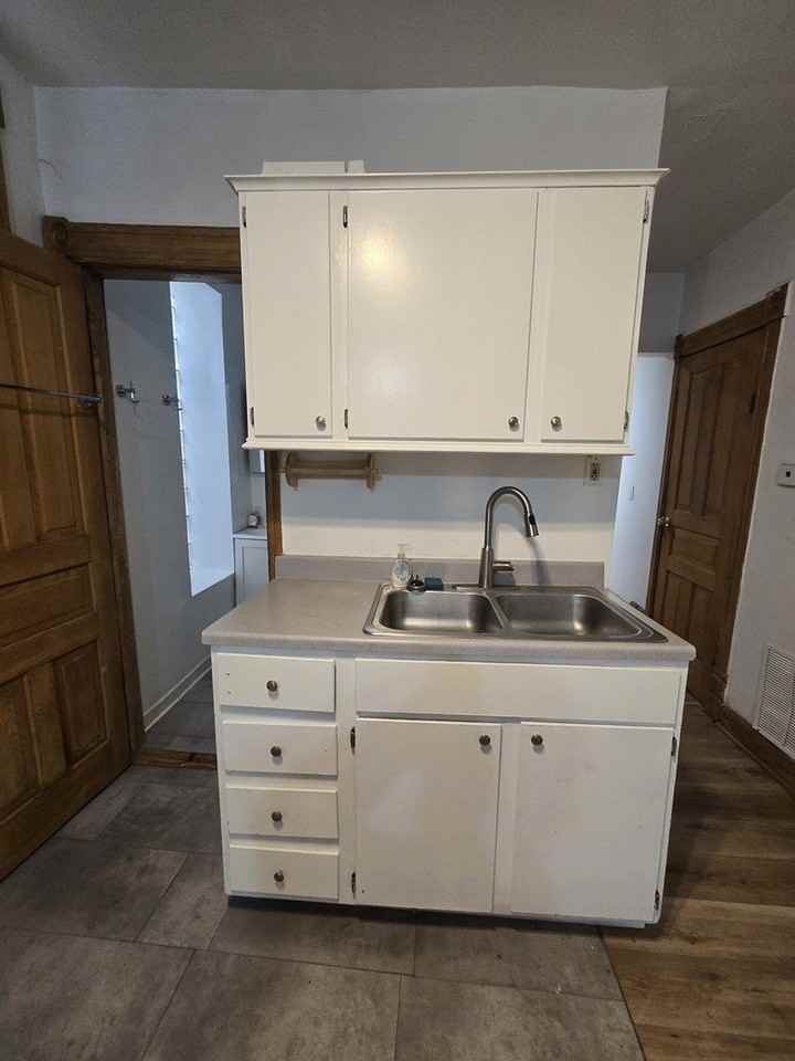 1736 W Beach Ave #1 - Photo 3 of 10