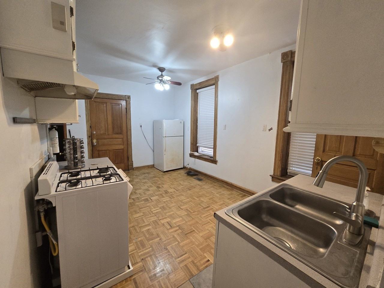 1736 W Beach Ave #1 - Photo 4 of 10
