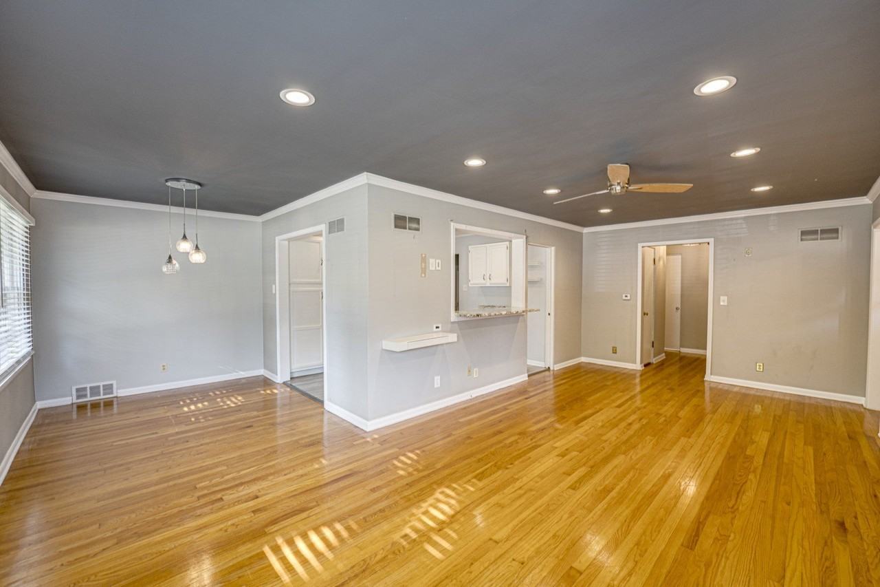 1132 N Main St - Photo 3 of 27