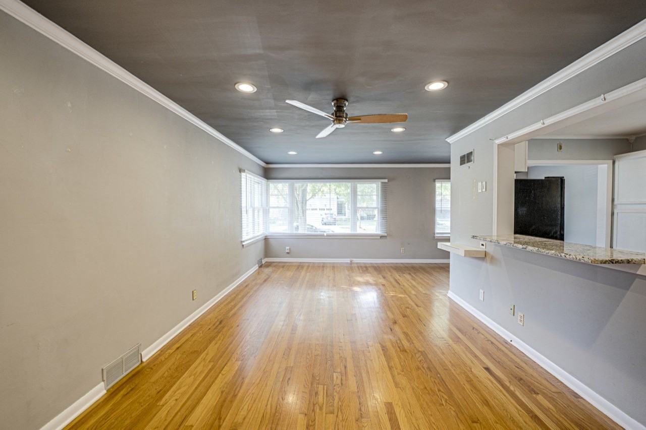 1132 N Main St - Photo 5 of 27